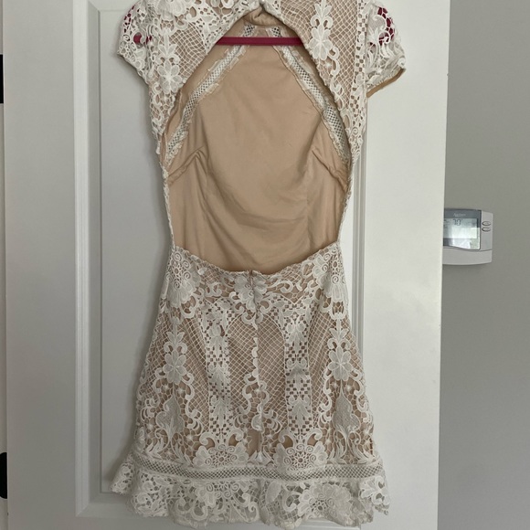 Super down size small white dress - Picture 2 of 5